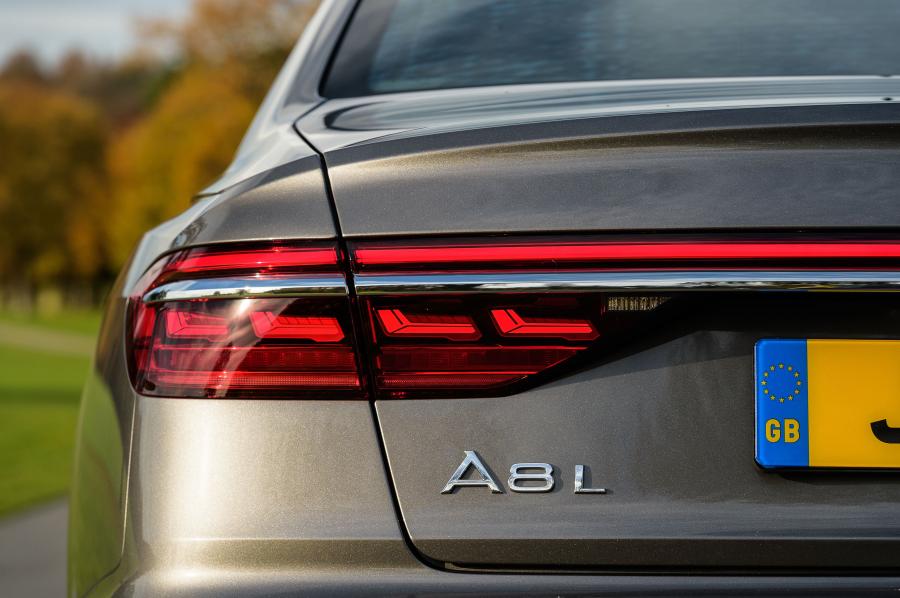 Детали экстерьера Audi A8 L 50 TDI Quattro (D5) 2017 года  (UK) (фото 29 из 40)